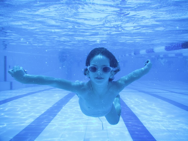 צאו מהמסך: שחייה כפיתרון להפרעות קשב וריכוז