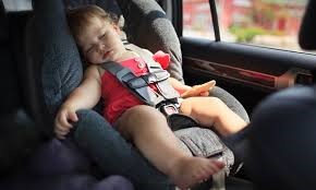 תינוק ננעל ברכב שני ילדים ננעלו ברכב ברחוב אושיסקין בנתניה