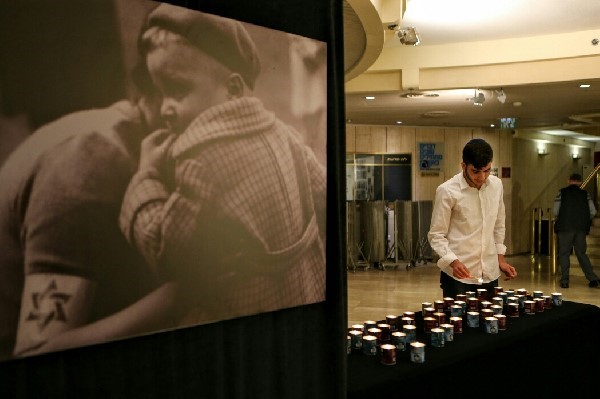 עצרת ליום השואה | צילום: נמרוד גליקמן נתניה ציינה את יום הזיכרון לשואה ולגבורה בעצרת זיכרון 