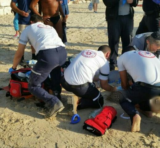 כוחות מד"א בחוף סירונית נתניה | תמונה: ארכיון גופת אדם נמצאה בחוף סירונית