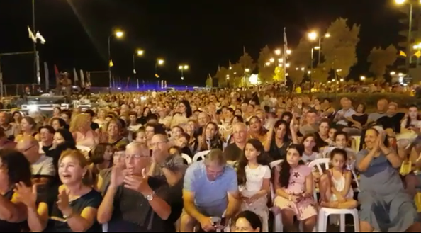 היום הראשון לפסטיבל הזמר העברי בנתניה אלפים השתתפו ביום הראשון של פסטיבל הזמר העברי