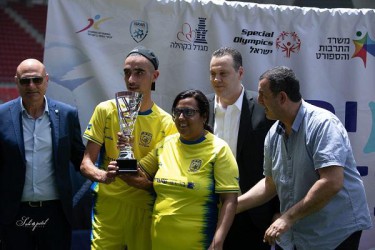לראשונה שר בממשלה העניק גביע בטורניר המשלב בעלי מוגבלויות