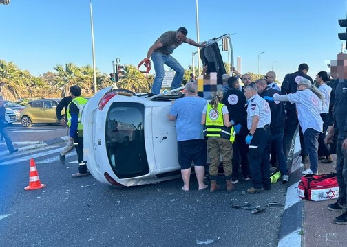  כביש 4: בן 34 נפצע בינוני בהתהפכות רכב