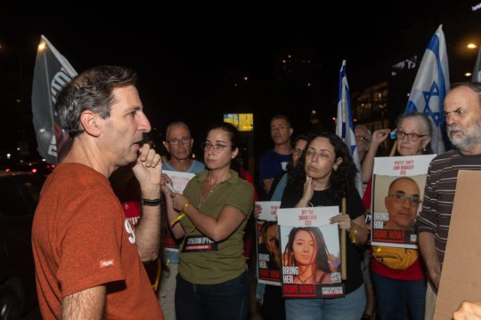 נתניה במשמרות הזדהות למען החטופים והחטופות נתניה במשמרות הזדהות למען החטופים והחטופות