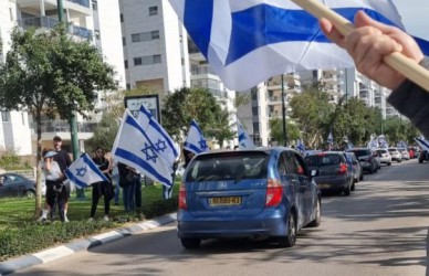 מאות תושבים בצידי הכביש ליוו את מסע ההלוויה של תומר מיארה ז"ל