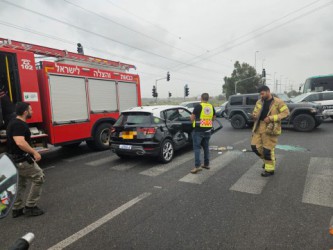 צומת השרון: שלושה פצועים בתאונת דרכים