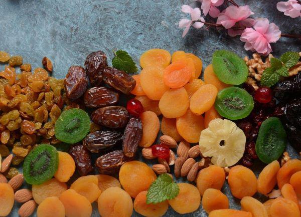  יתרונות וחסרונות של פירות יבשים וסוגי אגוזים שונים