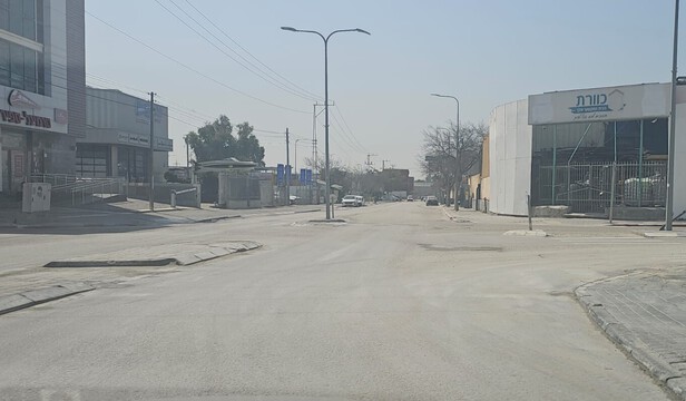 חדשות מקומיות - סכנה בכבישים: סימוני כביש מחוקים בנתניה