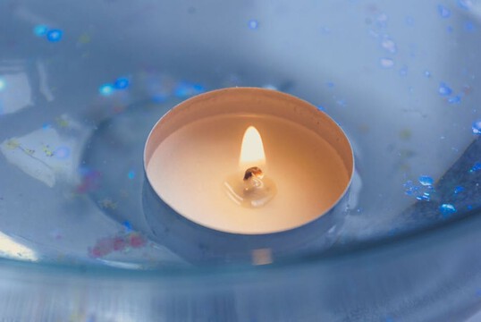  נר נשמה- בין זיכרון, אמונה ומסורת