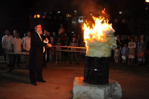 ל"ג בעומר בגבעת האירוסים מדורת ל"ג בעומר המסורתית בגבעת האירוסים