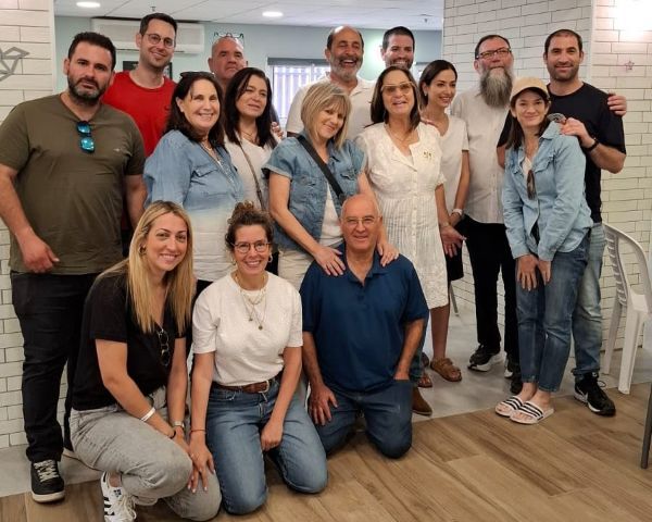 לב על האש: עצמאות של אהבה בבית הילדים צבע אלעזרקי לב על האש: עצמאות של אהבה בבית הילדים צבע אלעזרקי
