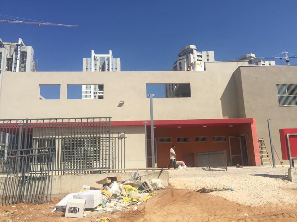 "לא בונים גנים על קומות" 