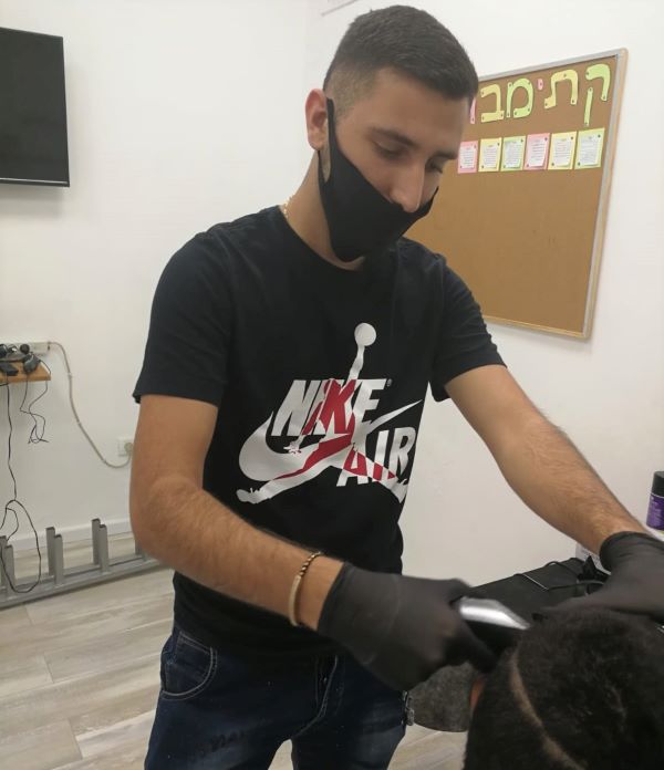 עידן גביזון, מתנדב למען ילדים ונוער מיעוטי יכולת פרויקט מספרה לילדים ונוער מיעוטי יכולת