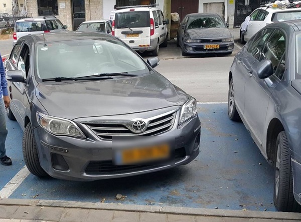 כמה דוחות קיבלו תושבי נתניה שחנו בחניות נכים?