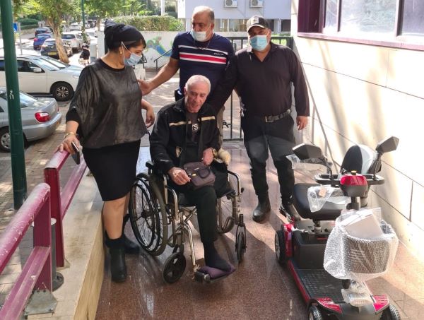 הפקח גייס כספים, קטוע רגל זכה בקלנועית חדשה