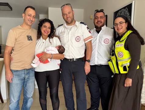  נתניה: מיילדת כוננית במד"א יילדה את עדי בבית