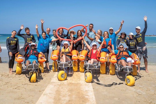 קסם של ים: יום כיף מרגש לאנשים עם מוגבלויות בחוף סירונית קסם של ים: יום כיף מרגש לאנשים עם מוגבלויות בחוף סירונית