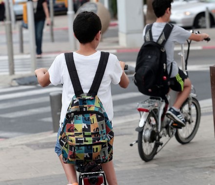 כמה רוכבים בנתניה על אופניים חשמליים בצורה מסוכנת? 