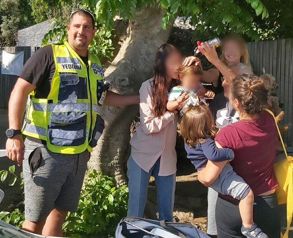 תמונה: ארגון ידידים נתניה: תינוק שננעל ברכב חולץ בשלום  