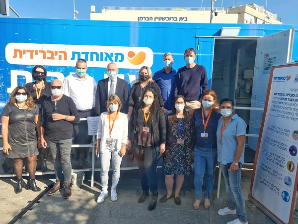 סגן ומ"מ ראש העיר אלי דלל והנהלת מאוחדת מחוז מרכז  אלי דלל הגיע להתחסן ב'מרפאה עד הבית' 