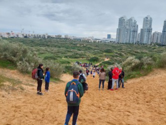 מאות תושבים נהנו מסיורים מודרכים בשמורות הטבע בנתניה