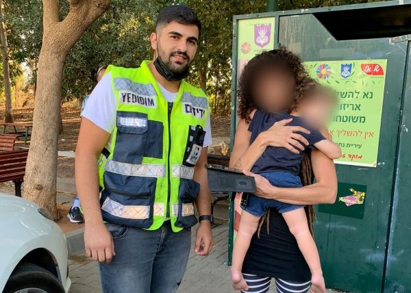 פעוט ננעל ברכב לאחר ששיחק עם המפתחות