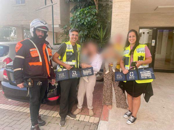 נתניה: תוך חצי שעה חולצו פעוטות משני רכבים (וידאו) נתניה: תוך חצי שעה חולצו פעוטות משני רכבים (וידאו)