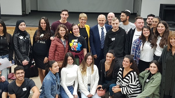 אבואב עם התלמידים הצטיינים מנכ"ל משרד החינוך סייר בנתניה