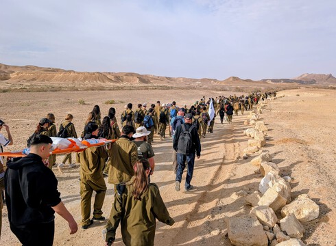  תלמידי נתניה יצאו למסע אלונקות ערכי בדרום