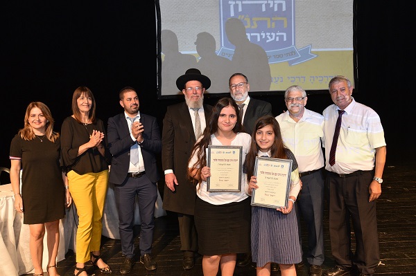 הזוכות בחידון התנ"ך עינבר ואחינועם כהן הן כלות התנ"ך של נתניה