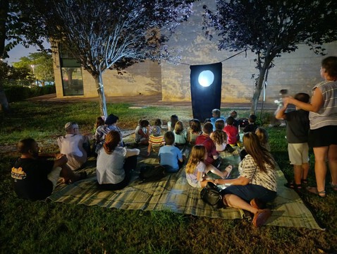 קסם של קיץ בספריות נתניה: "בלשים בלילה" קסם של קיץ בספריות נתניה: "בלשים בלילה"
