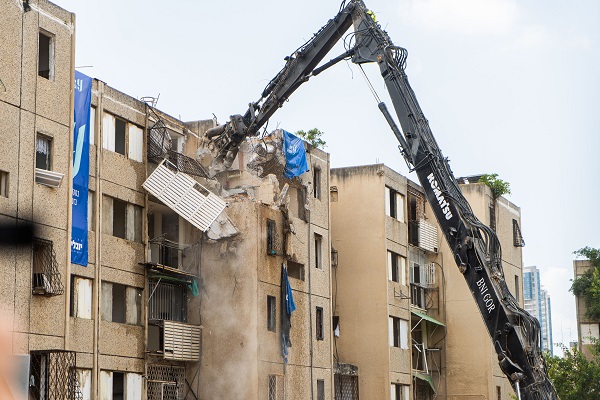 צפו בסרטון הריסת הבניינים בקרית נורדאו 