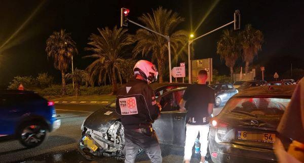 תאונה עם מעורבות שלושה כלי רכב בכביש 57 - צומת נתניה תאונה עם מעורבות שלושה כלי רכב בכביש 57 - צומת נתניה