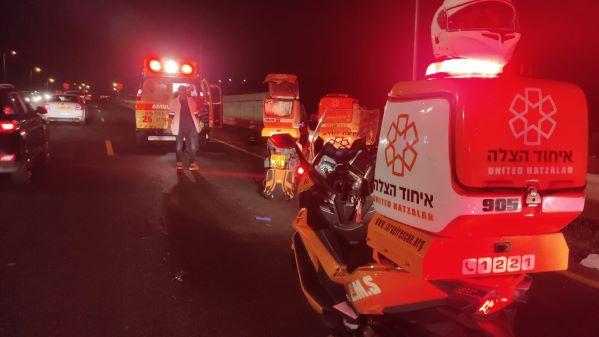 זירת האירוע | צילום: איחוד הצלה  בן 50 נפצע אנוש בתאונת דרכים סמוך לחבצלת