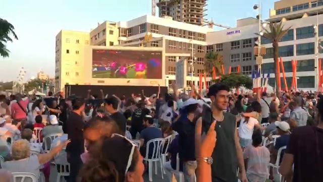 הקרנת משחק הגמר של המונדיאל בכיכר העצמאות
