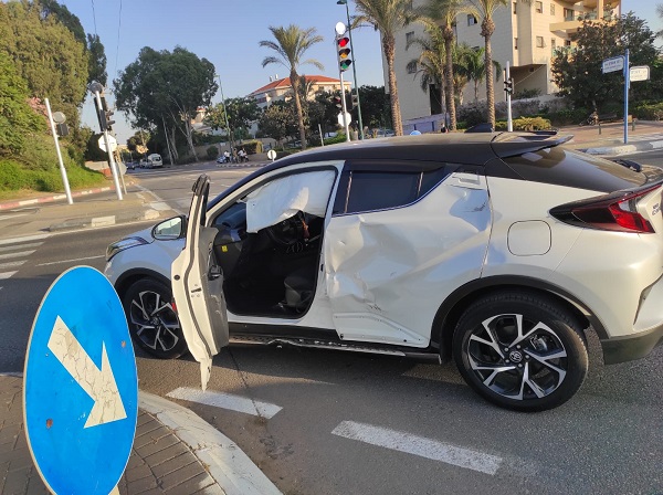 חדשות מקומיות - רוכב אופנוע נפצע בינוני מפגיעת רכב בנתניה