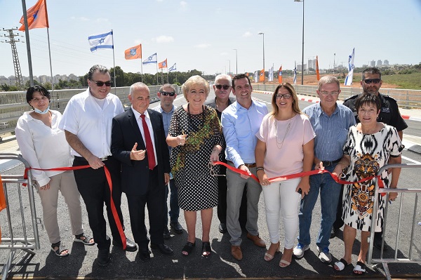 נחנכה הרמפה על גשר האחדות | צילום: רן אליהו  נפתחה הרמפה המערבית בגשר האחדות בנתניה