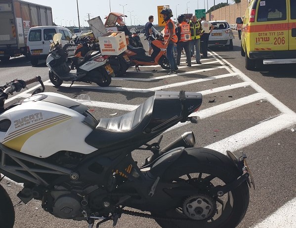 זירת האירוע | צילום: דוברות איחוד הצלה  רוכב אופנוע נפצע בינוני עד קשה בתאונה בסמוך לחבצלת