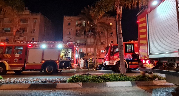 זירת האירוע | צילום: כיבוי אש אם ושלושה ילדיה חולצו מדירה בוערת בנתניה