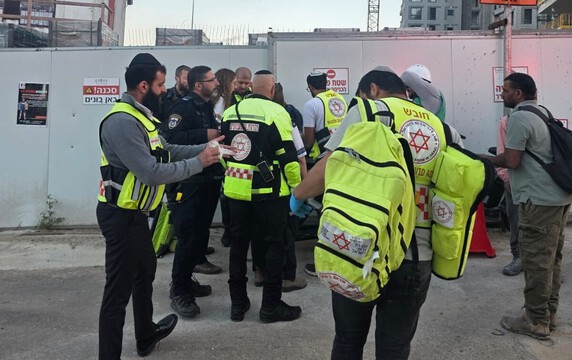 נתניה: פועל כבן 40 נפל מגובה של כ-2 מטר, מצבו קשה