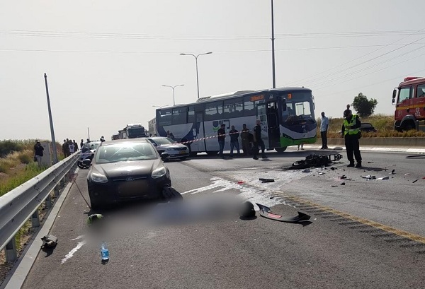 זירת האירוע | צילום: תיעוד מבצעי מד"א  הרוג ופצועה קשה בתאונה סמוך לכפר יונה