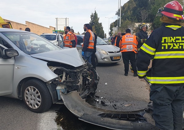 זירת האירוע | צילום: איחוד הצלה  נהג רכב התמוטט במהלך נסיעה ונפצע באורח אנוש