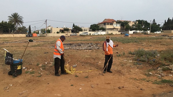 עובדי מינהל התפעול | תמונה: עיריית נתניה 190 פניות למוקד העירוני בנתניה