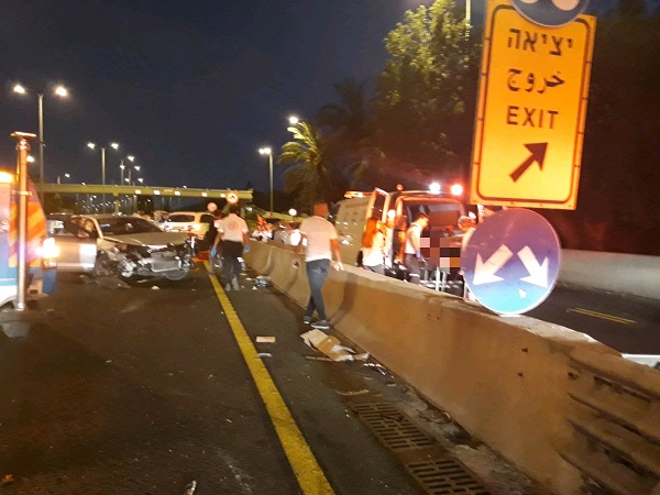 זירת האירוע | צילום: דוברות מד"א תאונת דרכים בין 3 כלי רכב בסמוך לשפיים