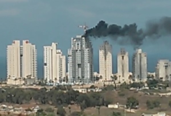 שריפה בגג בנין ברחוב הגילה בנתניה