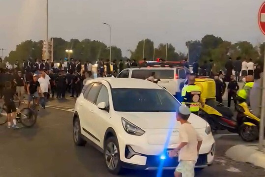  בזמן פקקי הענק בנתניה: מתנדבי מד״א נכנסו להפגנות וחילצו מטופלים 