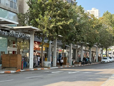  Netanya Express : Stationnement gratuit de courte durée dans la rue Herzl aux heures de pointe