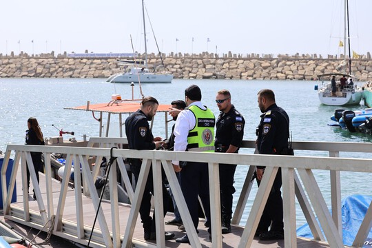  גופת אדם אותרה בים מול חופי הרצליה;  נבדק קשר לנעדר מחוף צאנז