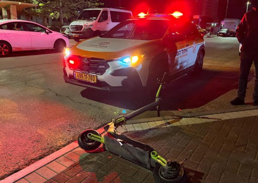  רוכב קורקינט חשמלי נפצע בינוני בתאונה בנתניה