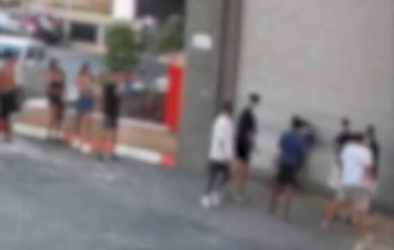 נתניה: נער הותקף באגרוף מול עוברי אורח נתניה: נער הותקף באגרוף מול עוברי אורח